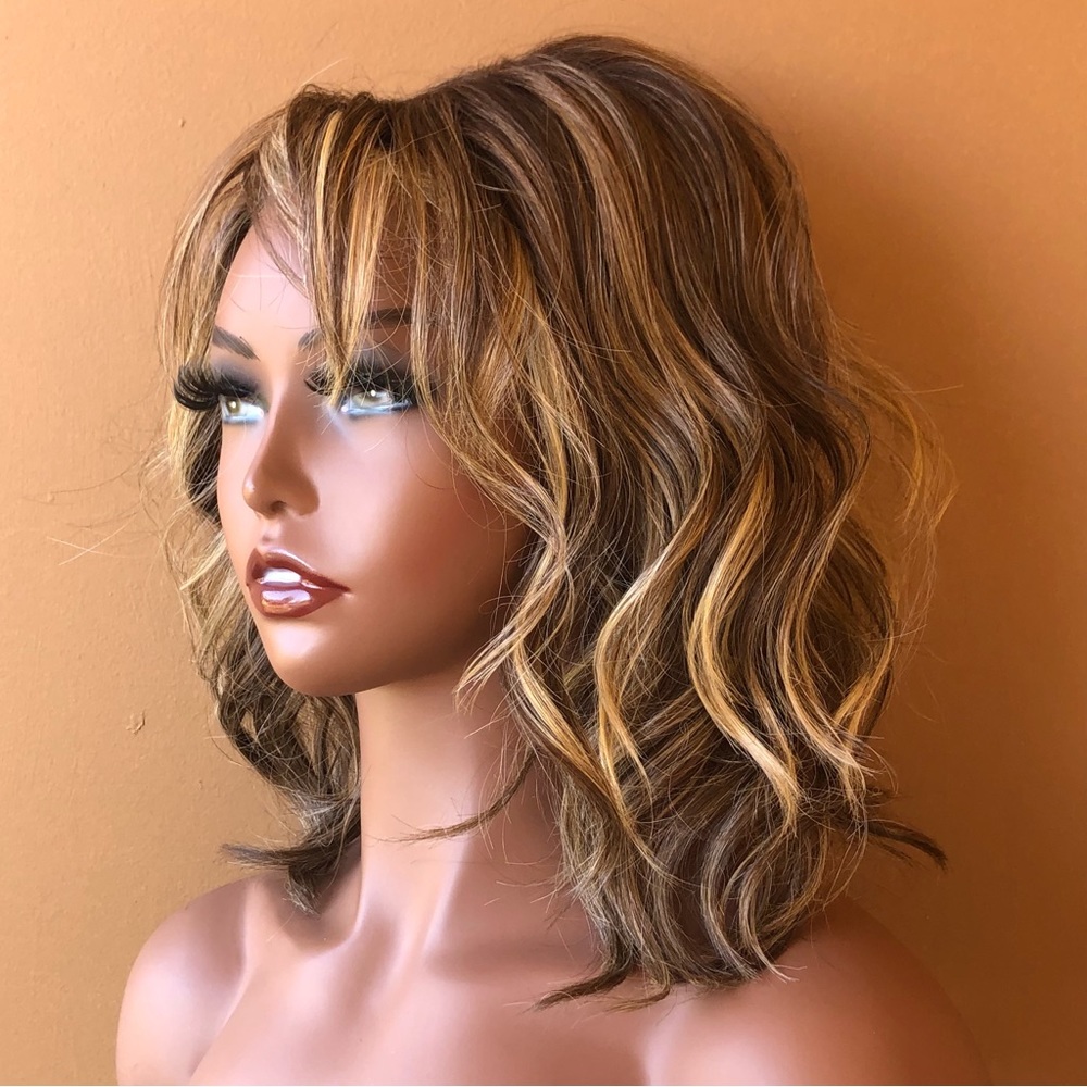 Raquel Welch Shoulder Length Bob Wig • Highlights High Quality Synthetic Hair